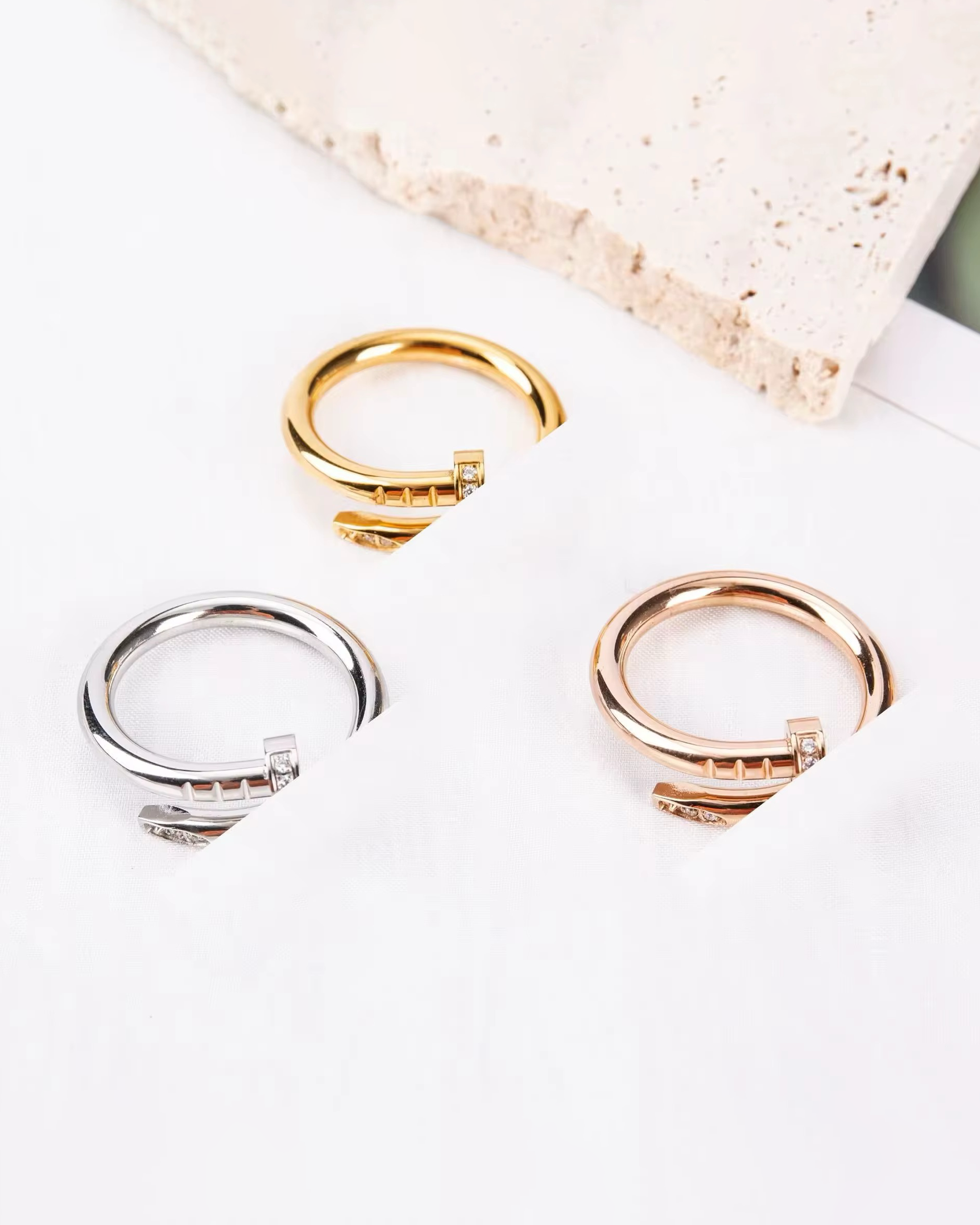 TORQUE™ Spiral Rhinestone Stackable Ring - Gold