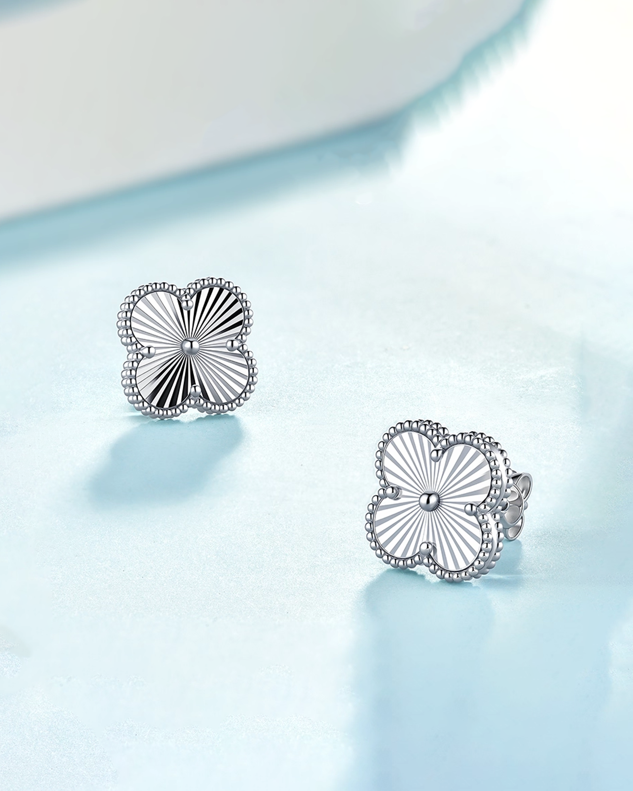 NOIR™ Clover Stud Earrings - Silver