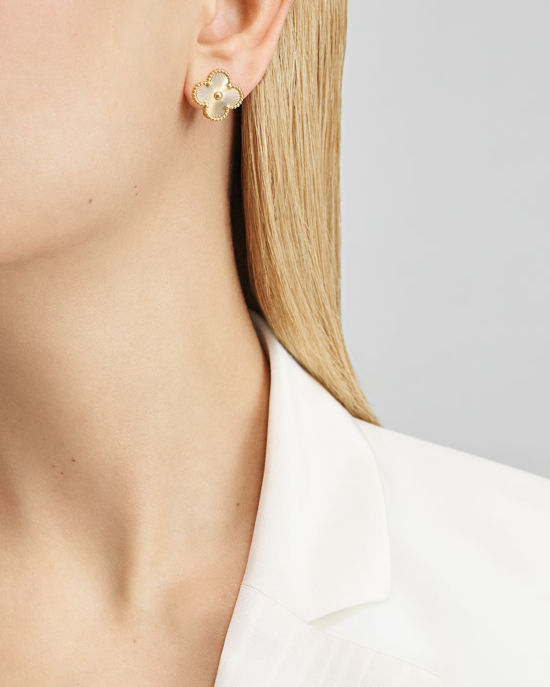 NOIR™ Clover Stud Earrings - Gold